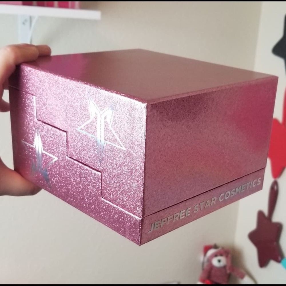 Jeffree star ⭐️ 2pk pink Glitter makeup display